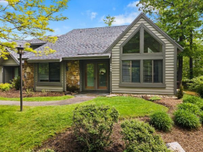 Charming Getaway l recently renovated l Hidden Valley l 4BR+3Bath l Hot Tub